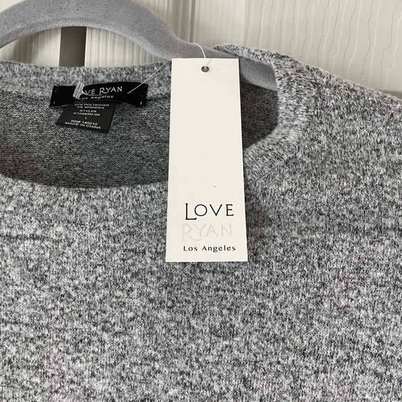 Woman’s size large top - Picture 2 of 3